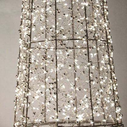 Misk Kegelkerstboom LED XL van PTMD, close up van de verlichte kegelkerstboom