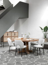 Must Living Eetkamerstoel Bloom Bouclé Licht Grijs - Eetkamerstoel - MUST Living - livinglovely.nl