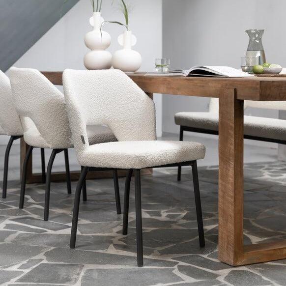 Must Living Eetkamerstoel Bloom Bouclé Naturel - Eetkamerstoel - MUST Living - livinglovely.nl