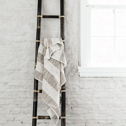 MUST Living Plaid Stripes 130x200cm - Poef - MUST Living - livinglovely.nl