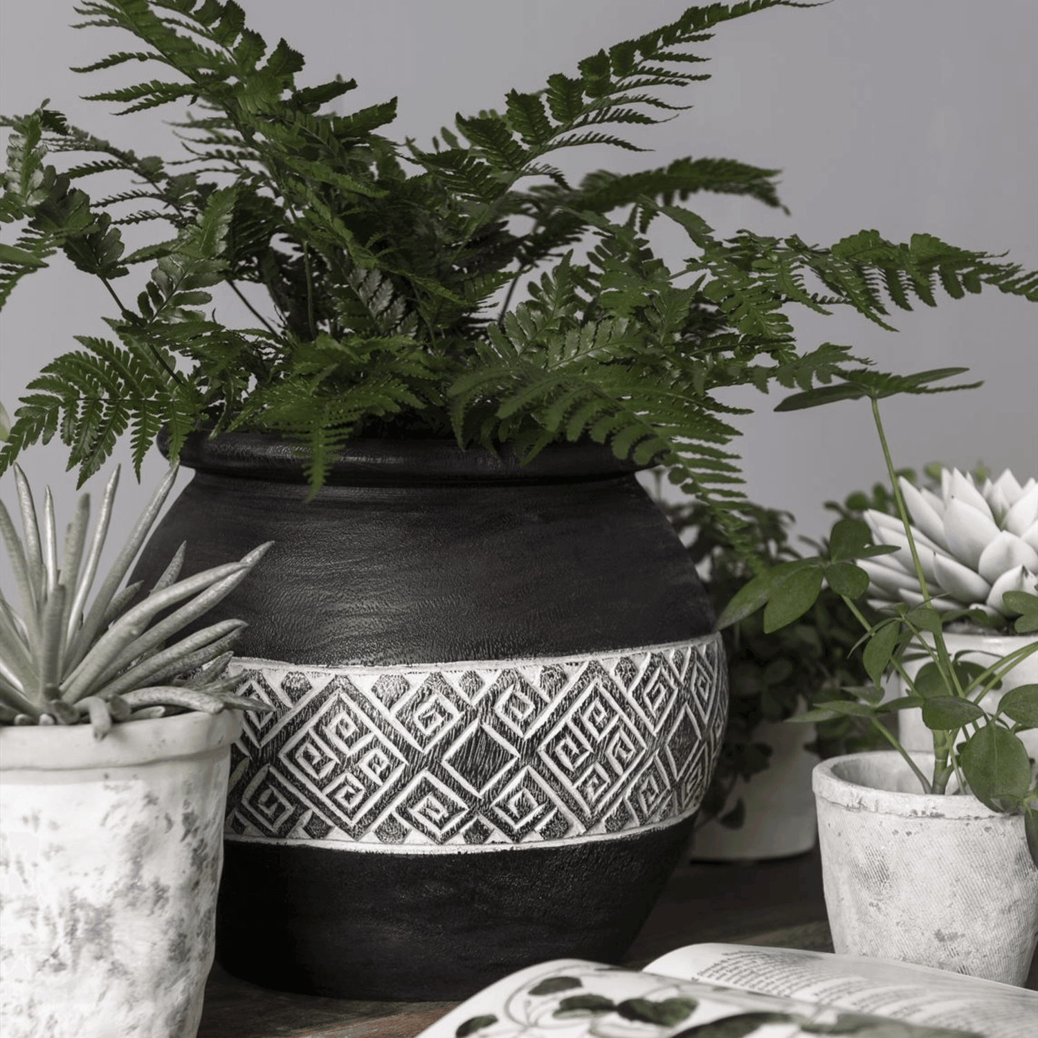 Must Living Vaas Tribal Large - Vaas - MUST Living - livinglovely.nl