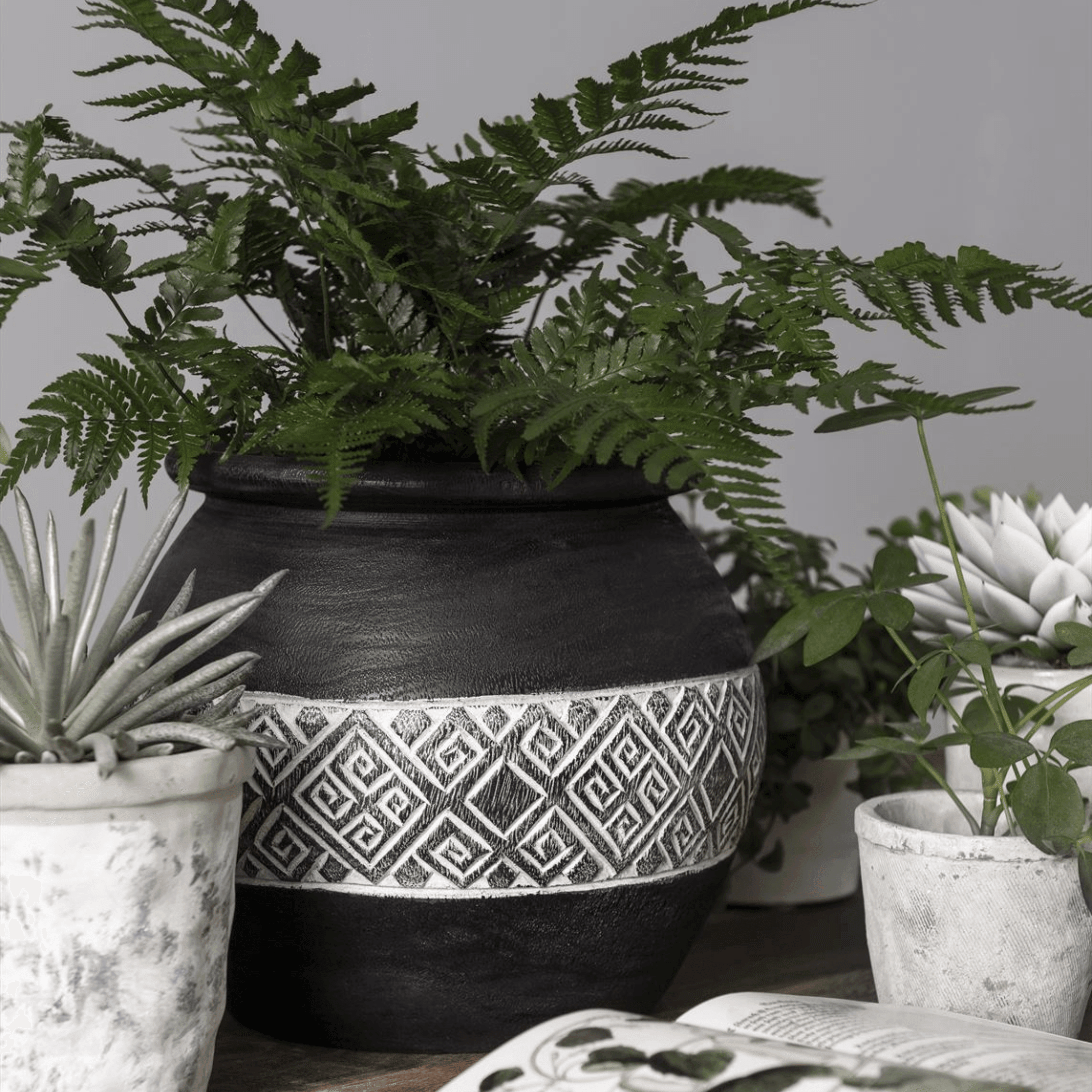 Must Living Vaas Tribal Large - Vaas - MUST Living - livinglovely.nl