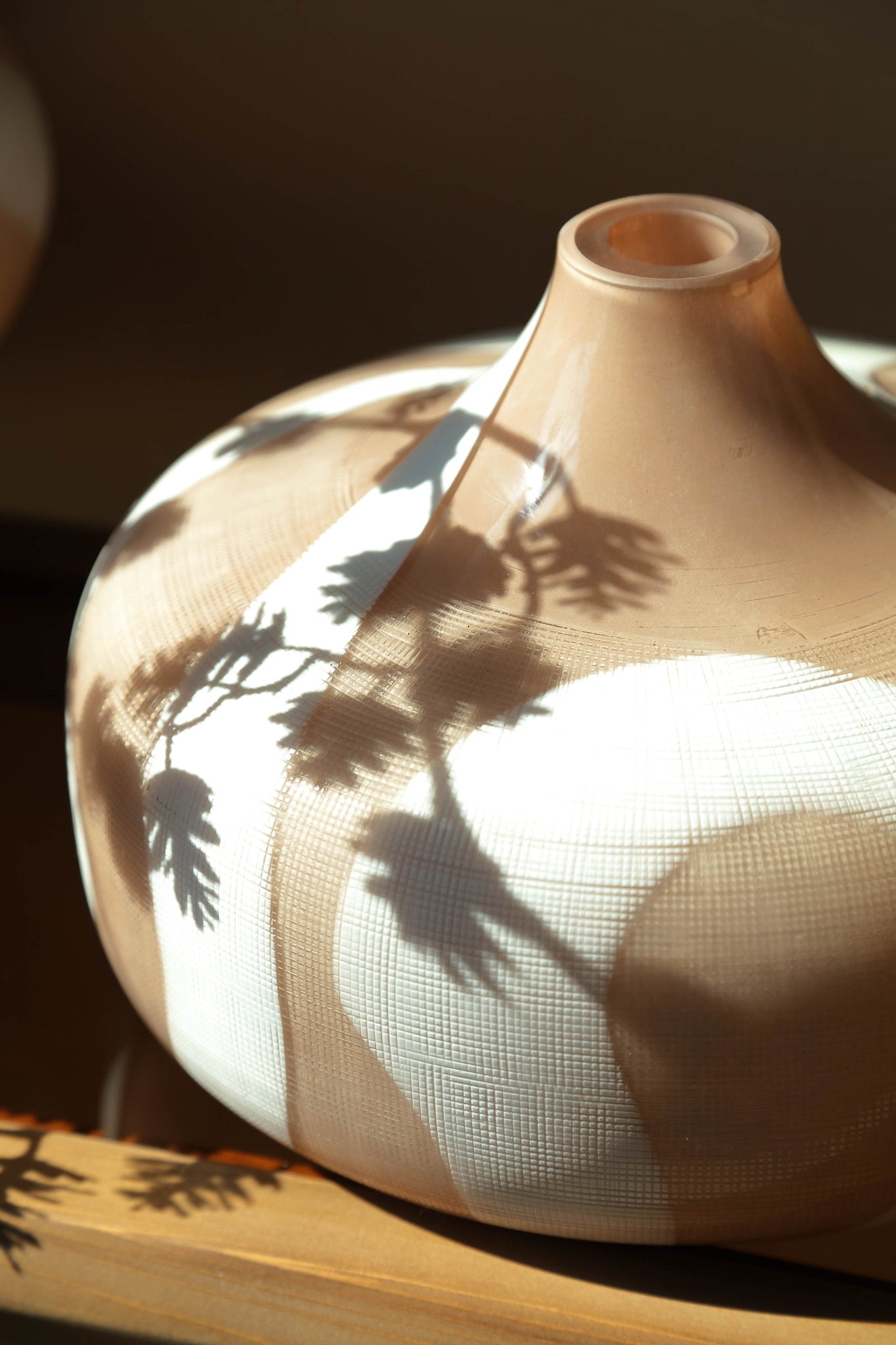 Nuhin Cream Glass Vase White Stripes Round PTMD - Vaas - PTMD - livinglovely.nl