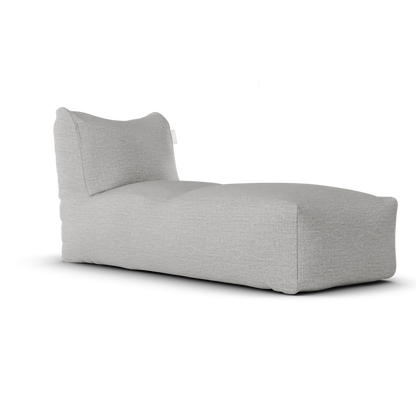 Original Long Chair Ash Grey van Laui Lounge, asgrijze loungestoel van waterafstotende stof schuin van voren