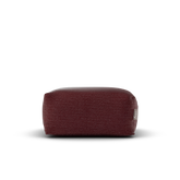 Vooraanzicht van de Original Square Pouf Burgundy, UV bestendige poef van Laui Lounge