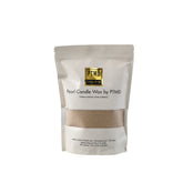 Pearl Kaarsenzand Beige 500 Gram van PTMD, zak met beige waxparels op witte achtergrond