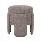 Pico Poef Stof Taupe Rond Legacy van PTMD, compacte ronde poef in taupe stof op witte achtergrond