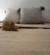 Pom Pom Deken + 2 kussen hoezen Camel - Poef - Poufs & Pillows - livinglovely.nl