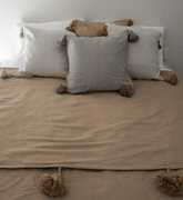 Pom Pom Deken + 2 kussen hoezen Camel - Poef - Poufs & Pillows - livinglovely.nl
