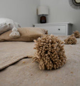 Pom Pom Deken + 2 kussen hoezen Camel - Poef - Poufs & Pillows - livinglovely.nl