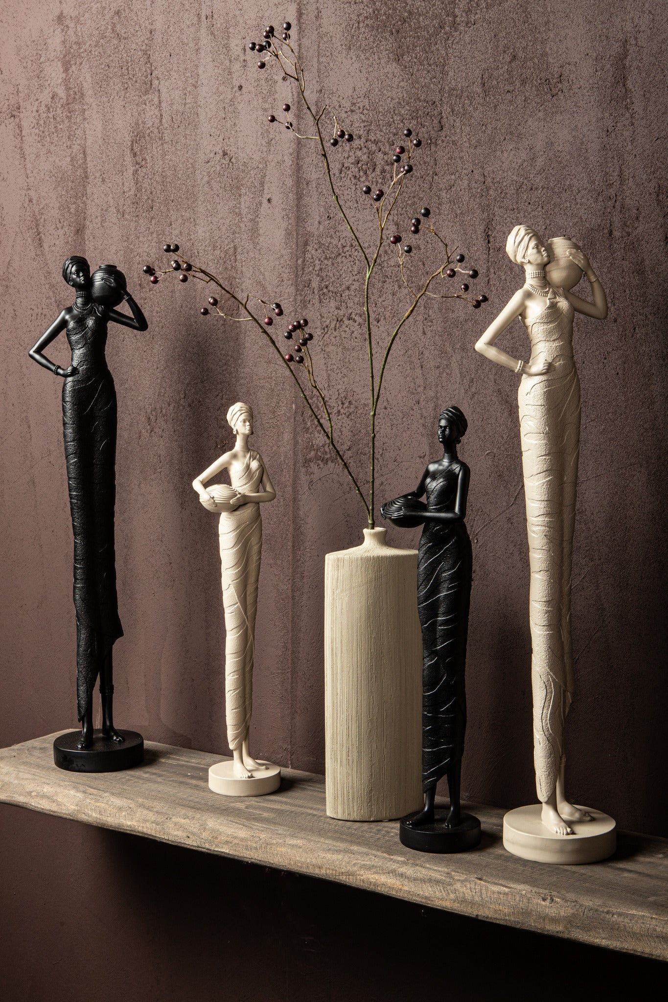 Rafah Black Poly Woman Statue Holding Pot Low PTMD - Beeld - PTMD - livinglovely.nl