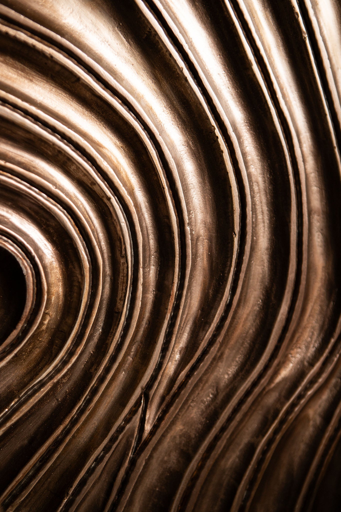 Reddie Wavvy Bruin Glimmend Wandpaneel Medium 90x120cm PTMD - Wandpaneel - PTMD - livinglovely.nl