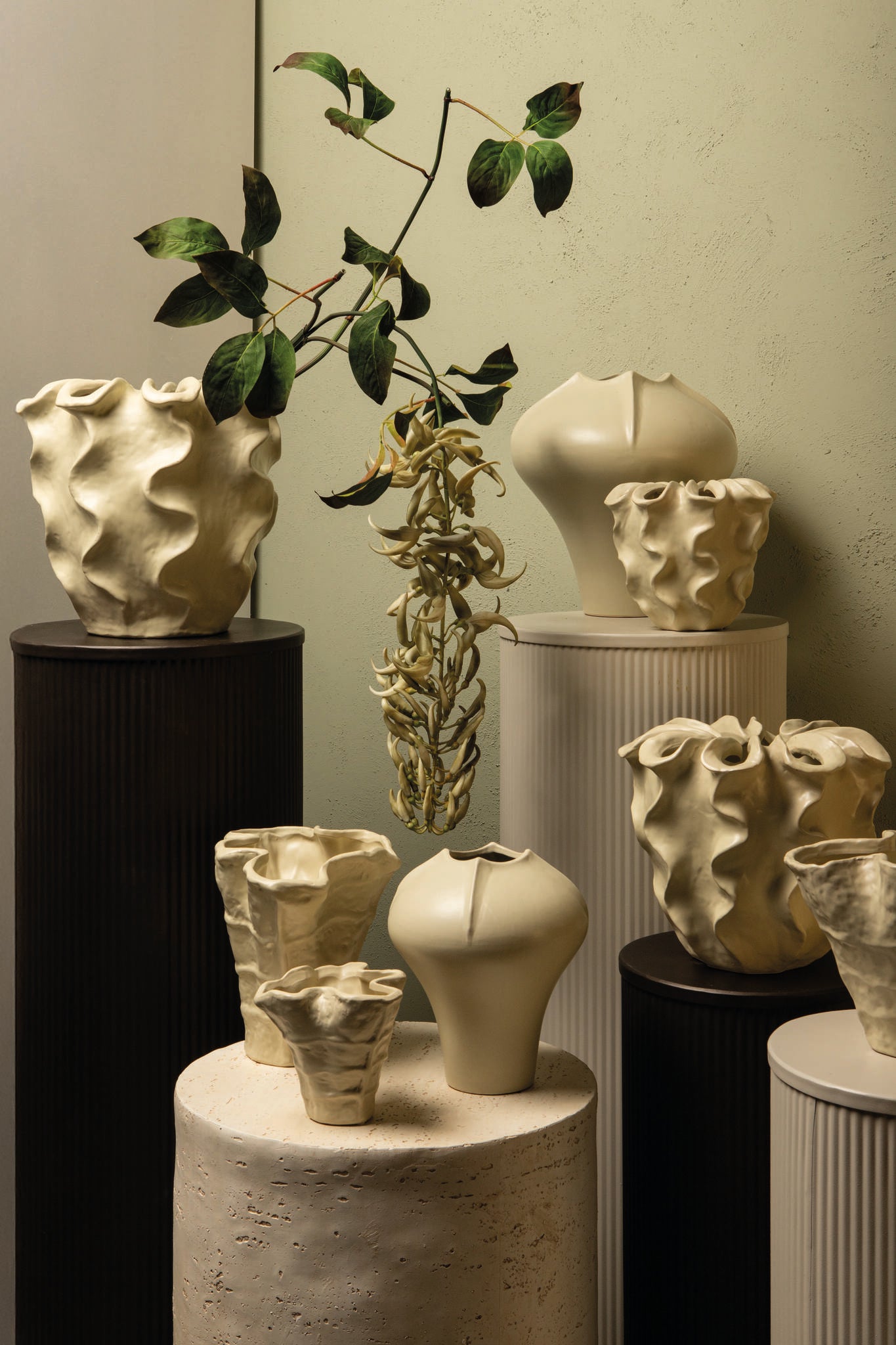 Reff Cream Matt Ceramic Wavy Shaped Pot L 27,5x24x25cm PTMD - Pot - PTMD - livinglovely.nl