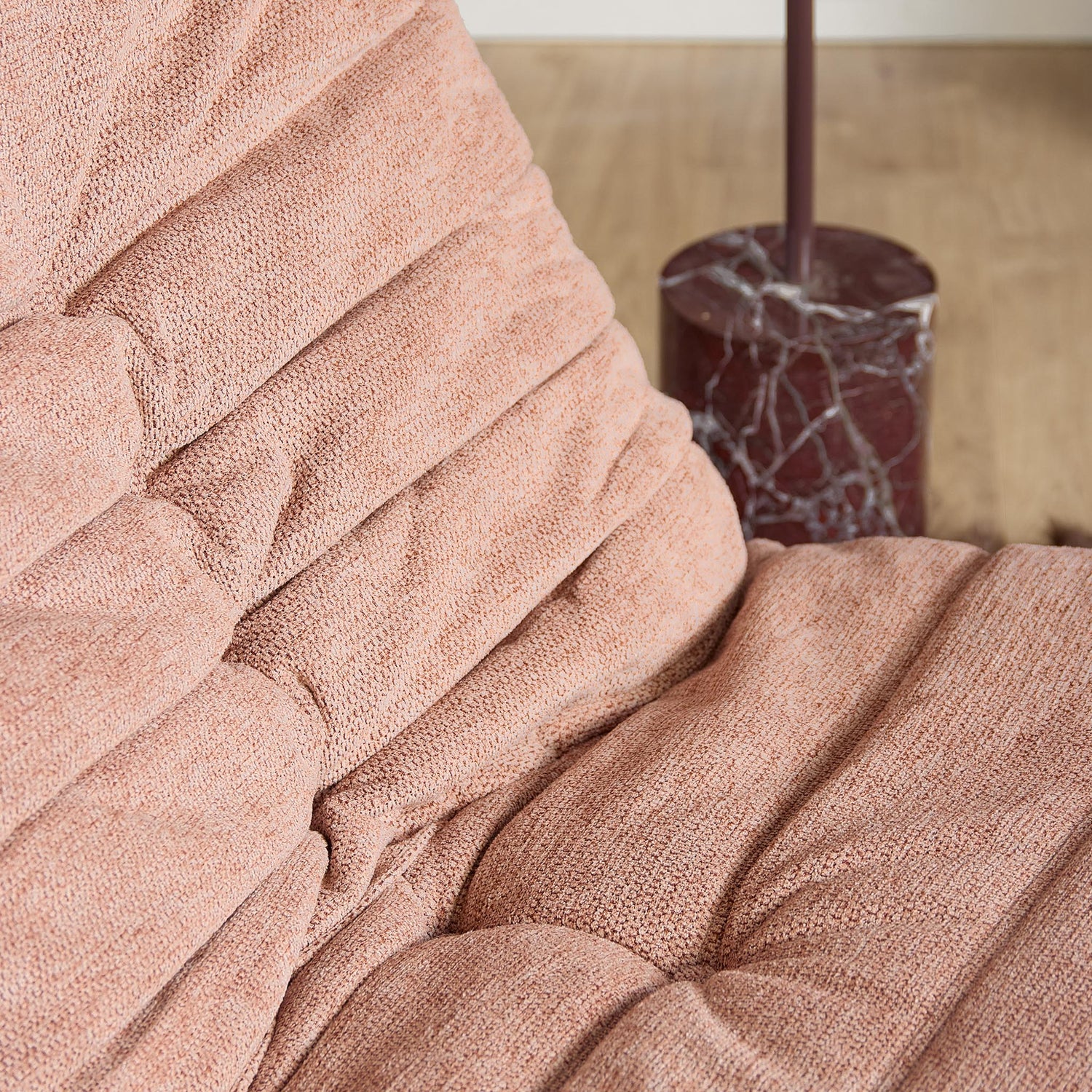 Relaxfauteuil Zen van Starfurn in roze stof, totaalbeeld van de fauteuil
