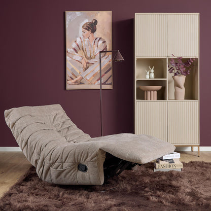 Relaxfauteuil Zen van Starfurn in taupe stof, zijaanzicht met de rugleuning gekanteld