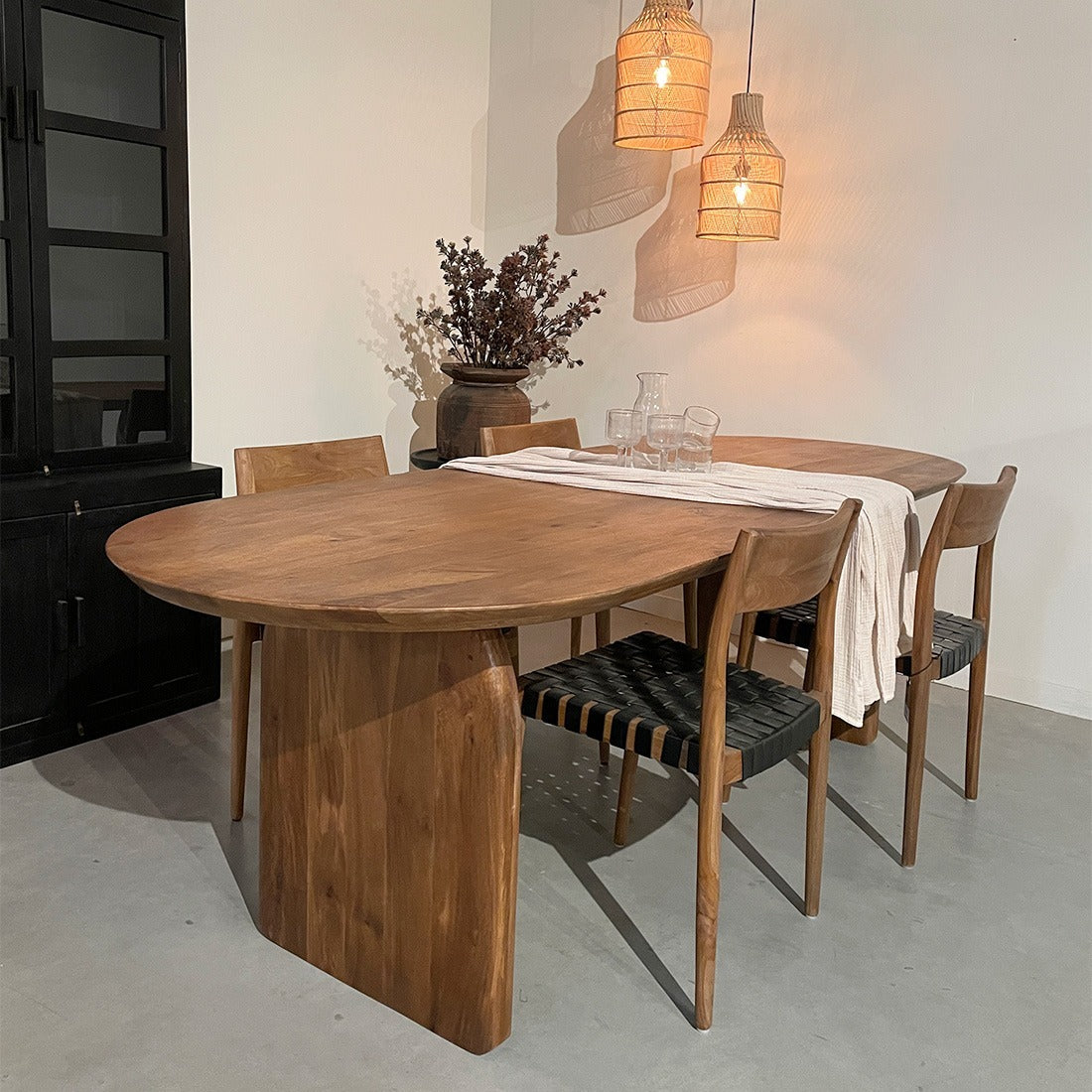 Bullnose Eettafel Gesloten Bruin 200cm Raw Materials