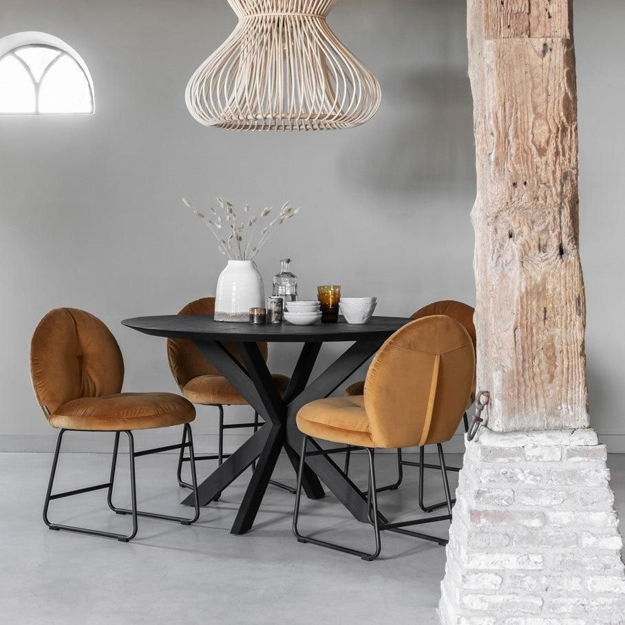 Zwarte ronde eetkamertafel 130cm sfeerbeeld DTP Home