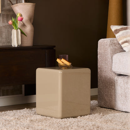 Salontafel Elias Beige 30cm van Starfurn van opzij met zicht op de houten poten en de hoogte