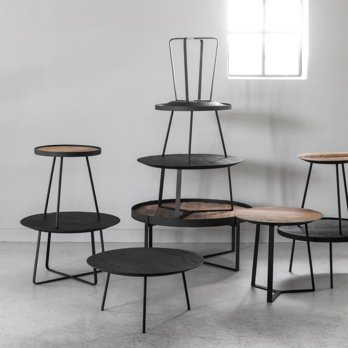 Zwarte Saturnus salontafel Ø40cm in de zithoek