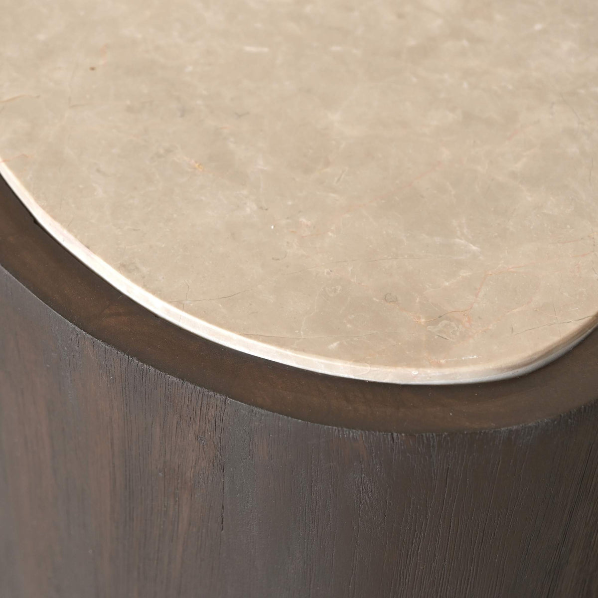 Salontafel Lume Marmer 94cm samen met de bijpassende Lume bijzettafel van Starfurn