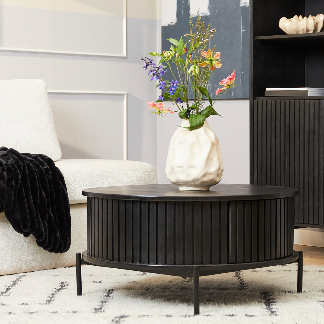 Ronde salontafel Madison Zwart van Starfurn in zwart gelakt mangohout met een diameter van 80 cm