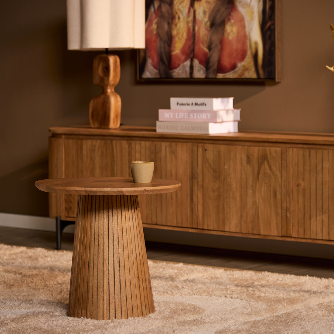 Ronde salontafel Solana van Starfurn in naturel mangohout met een blad van 50 cm doorsnee