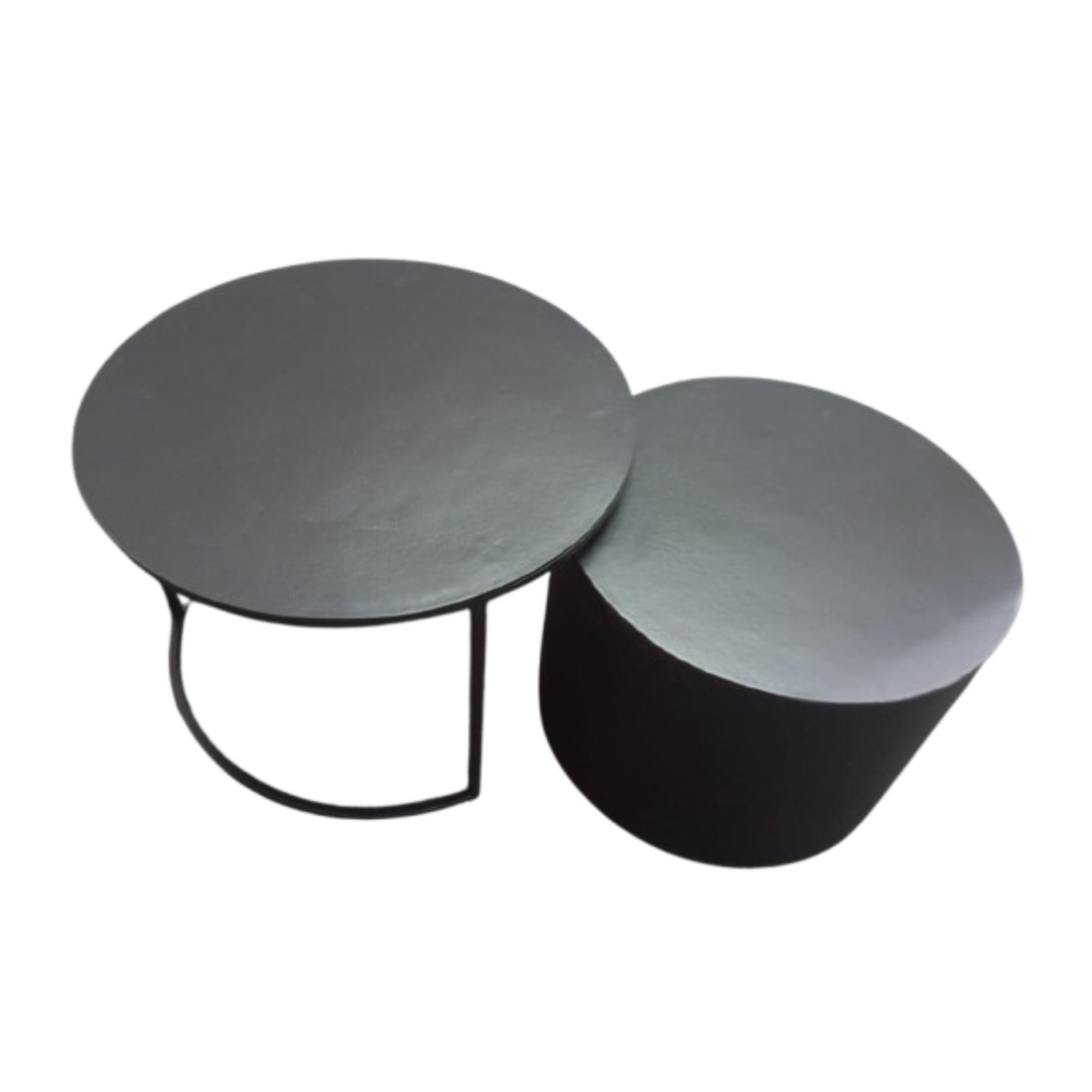 Zijaanzicht van de ronde zwarte Luna salontafel, 45 cm hoog