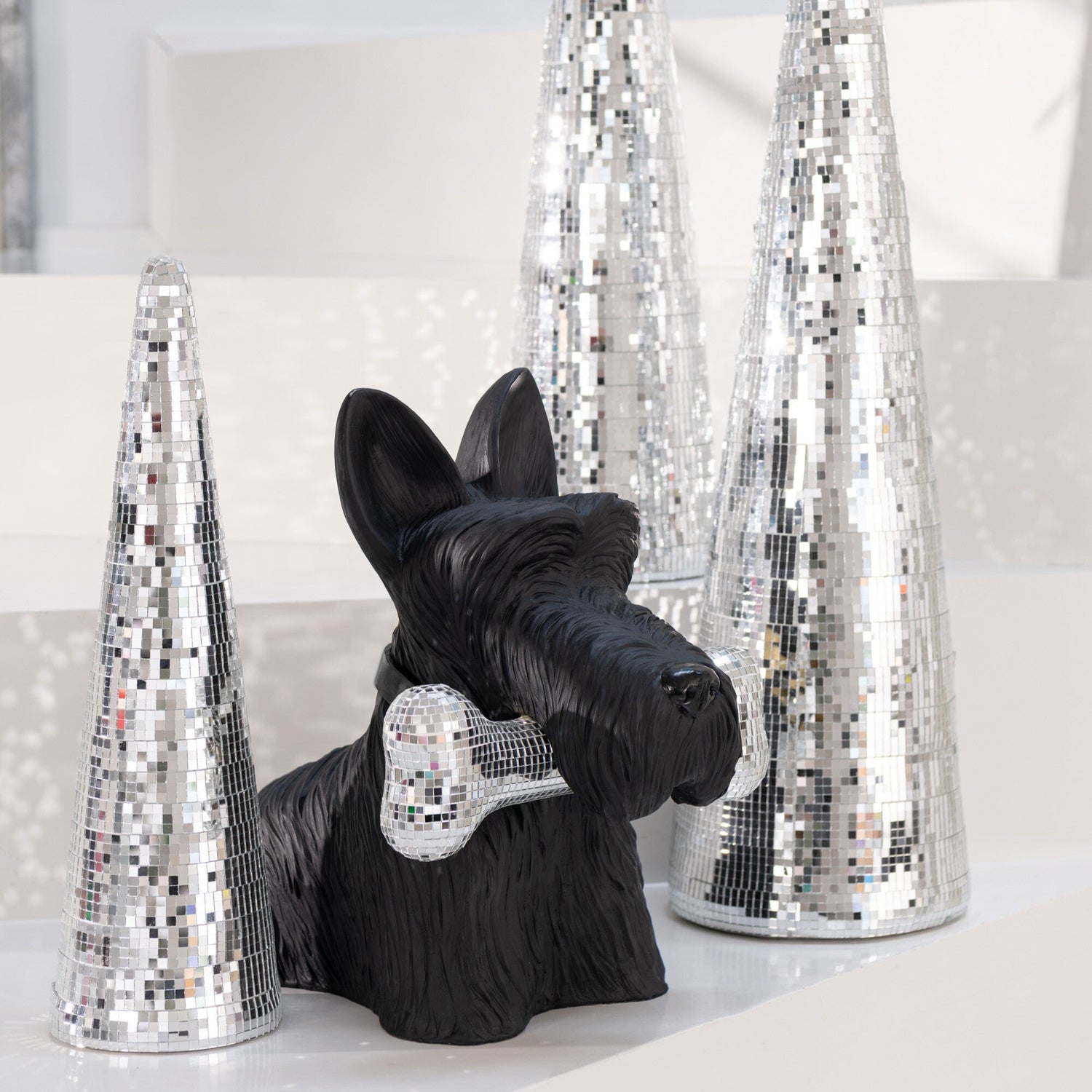 Schotse Terrier + Bot Polyresin Zwart - Beeld - J-Line - livinglovely.nl