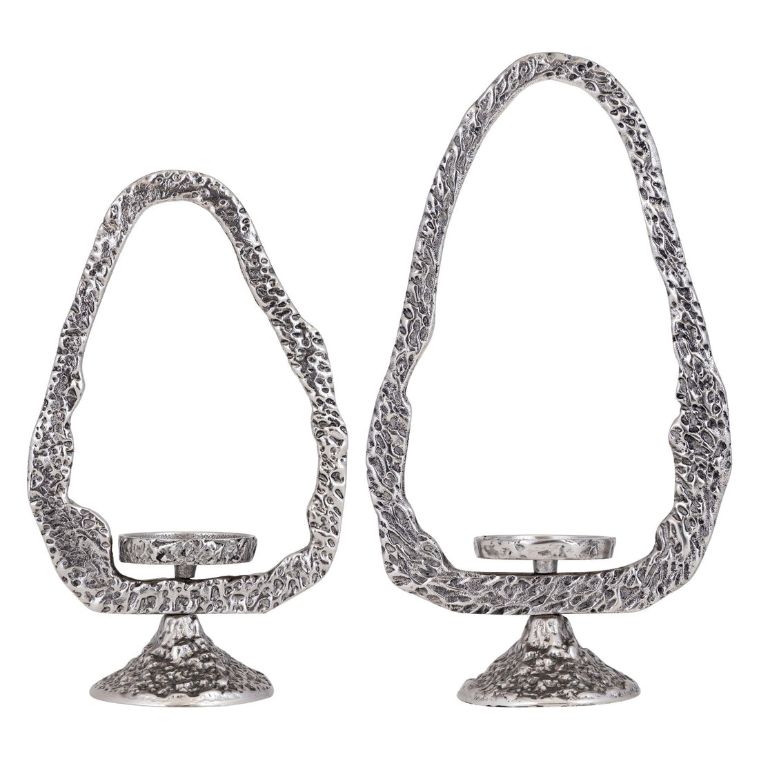 Set Van 2 Yindee Kandelaars Gun Metal van PTMD, de complete set met beide kandelaars naast elkaar op witte achtergrond