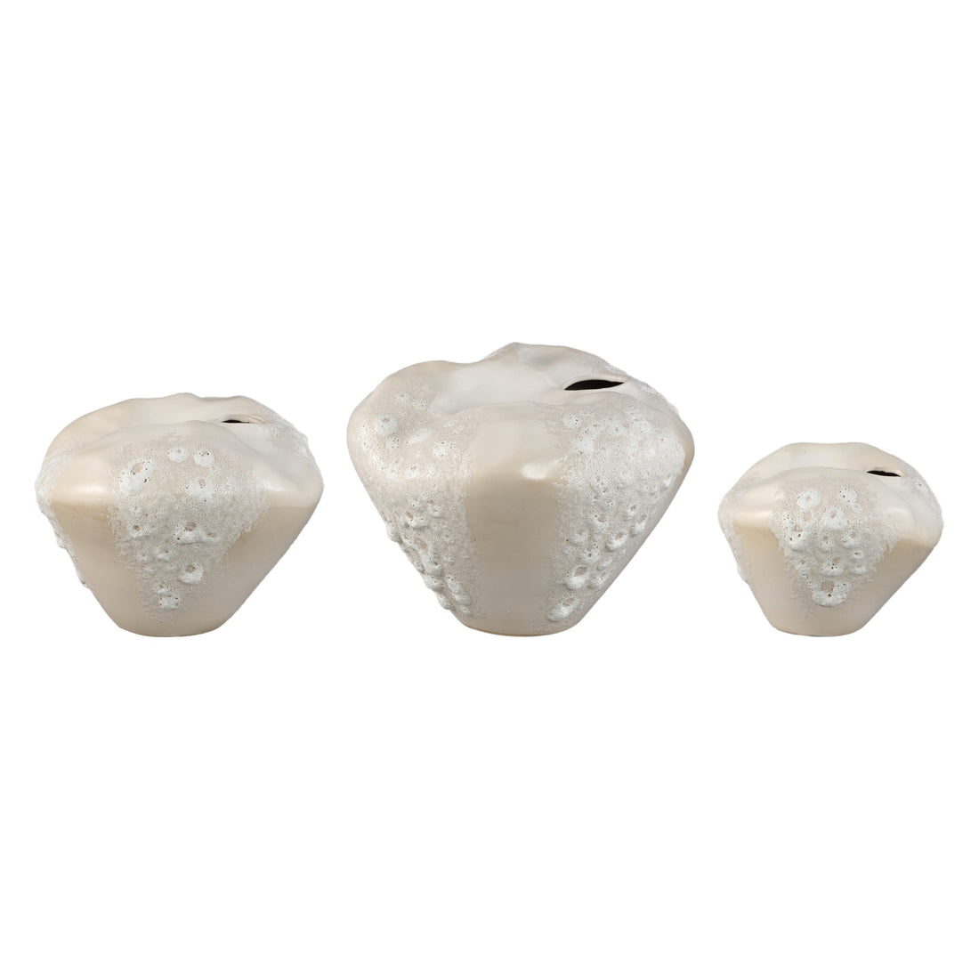 Set Van 3 Dangelo Vazen Crème Keramiek van PTMD, de complete set met alle drie de vazen naast elkaar op witte achtergrond