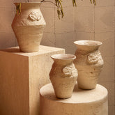 Set van 3 Leandra potten beige keramiek van PTMD in een sfeervolle interieursetting