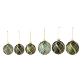 Set Van 6 Kerstballen Geruit Glas van J-Line, alle zes de ballen in twee maten naast elkaar op witte achtergrond