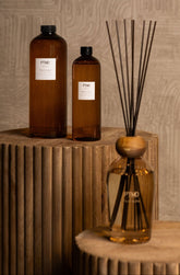 Signature Navulling Floral Arabia 500ml van PTMD, sfeerbeeld met de Signature navulling Floral Arabia