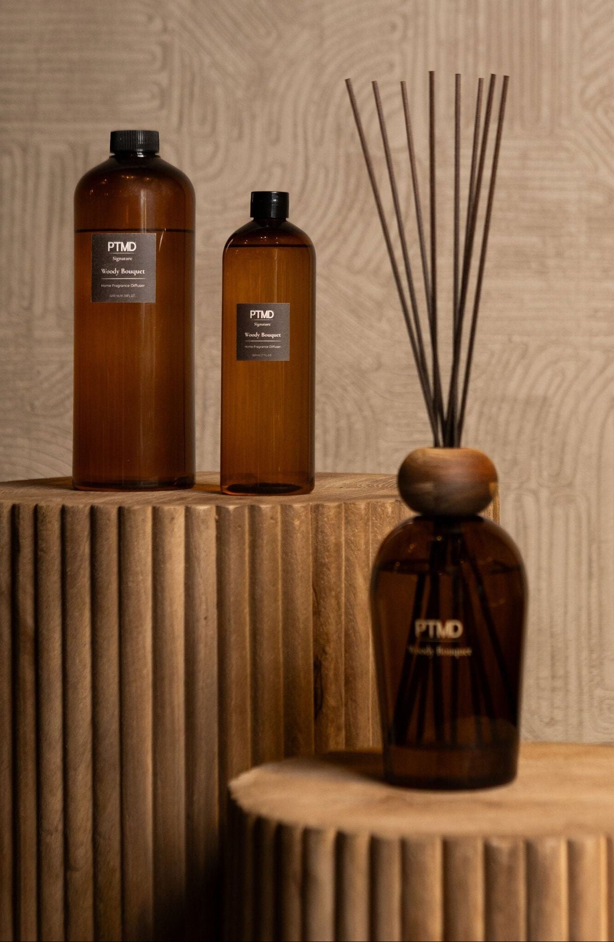 Signature Navulling Woody Bouquet 500ml van PTMD, sfeerbeeld met de Signature navulling Woody Bouquet