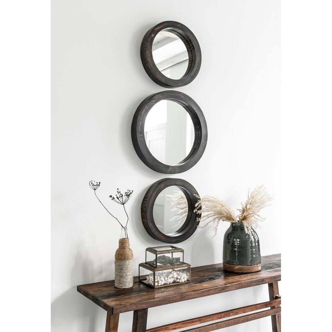 Spiegel Reflections Rond Small van MUST Living, ronde spiegel in een sfeervol gestylede hoek aan de wand