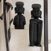 Standbeeld Zittend Etnisch Steen/Resine Zwart Small - Beeld - J-Line - livinglovely.nl