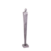 Symon Beeld Gunmetal Small van PTMD vanuit een andere hoek, aluminium figuur op witte achtergrond