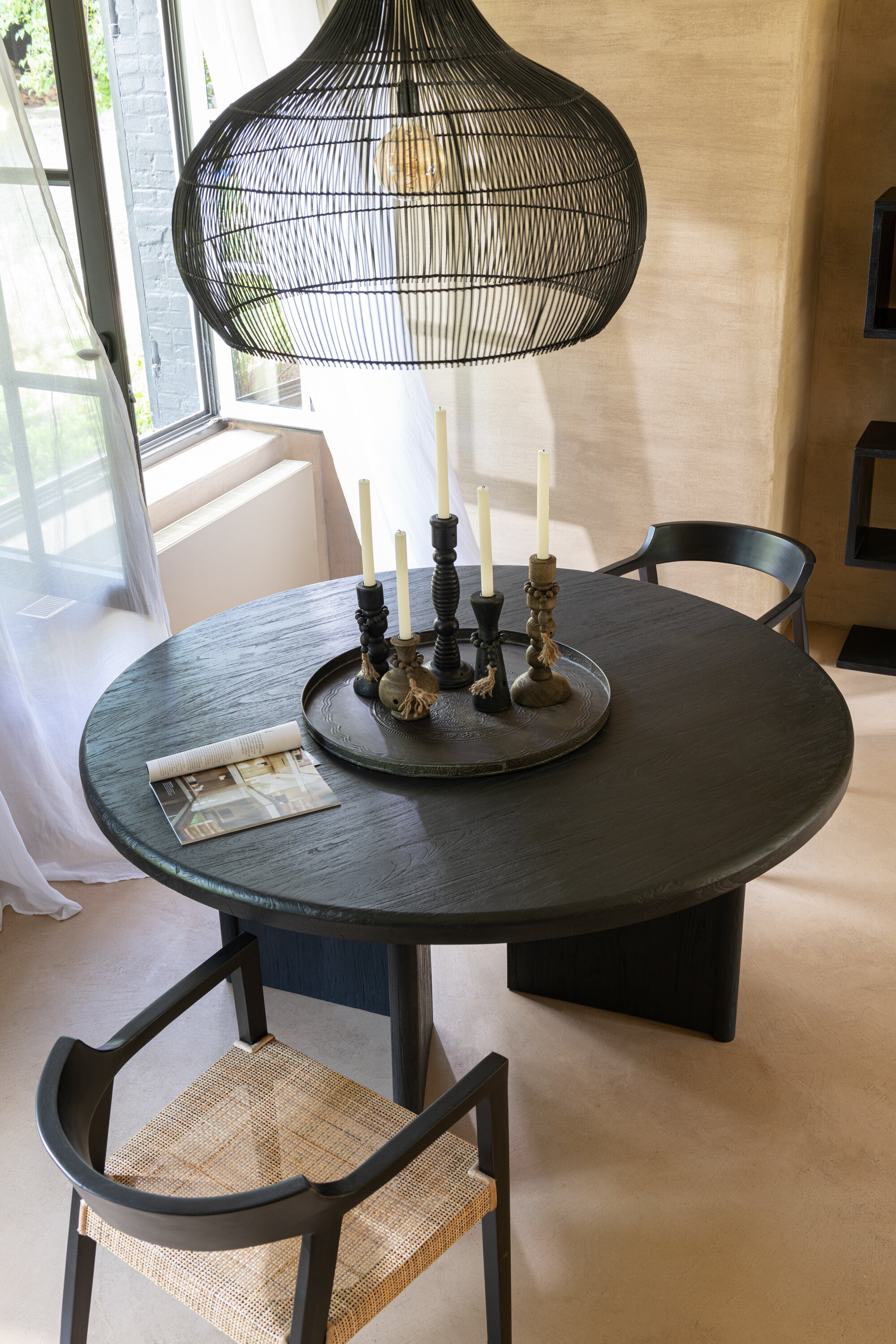 Tafel Rond Teak Hout Zwart Dia 150cmH75cm - Eetkamertafel - J-Line - livinglovely.nl
