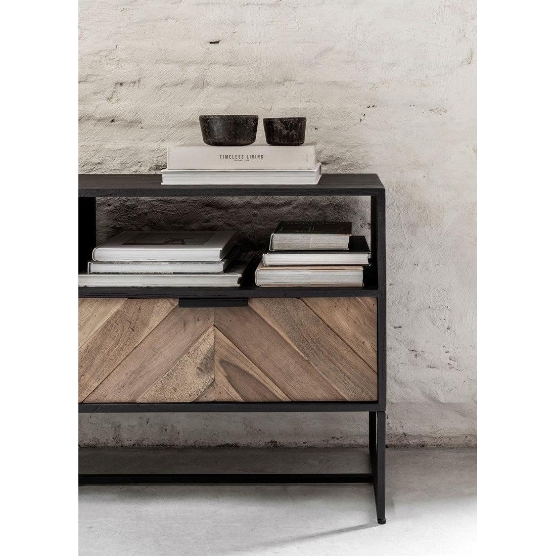 TV-meubel Criss Cross 180cm van DTP Home in een woonkamer