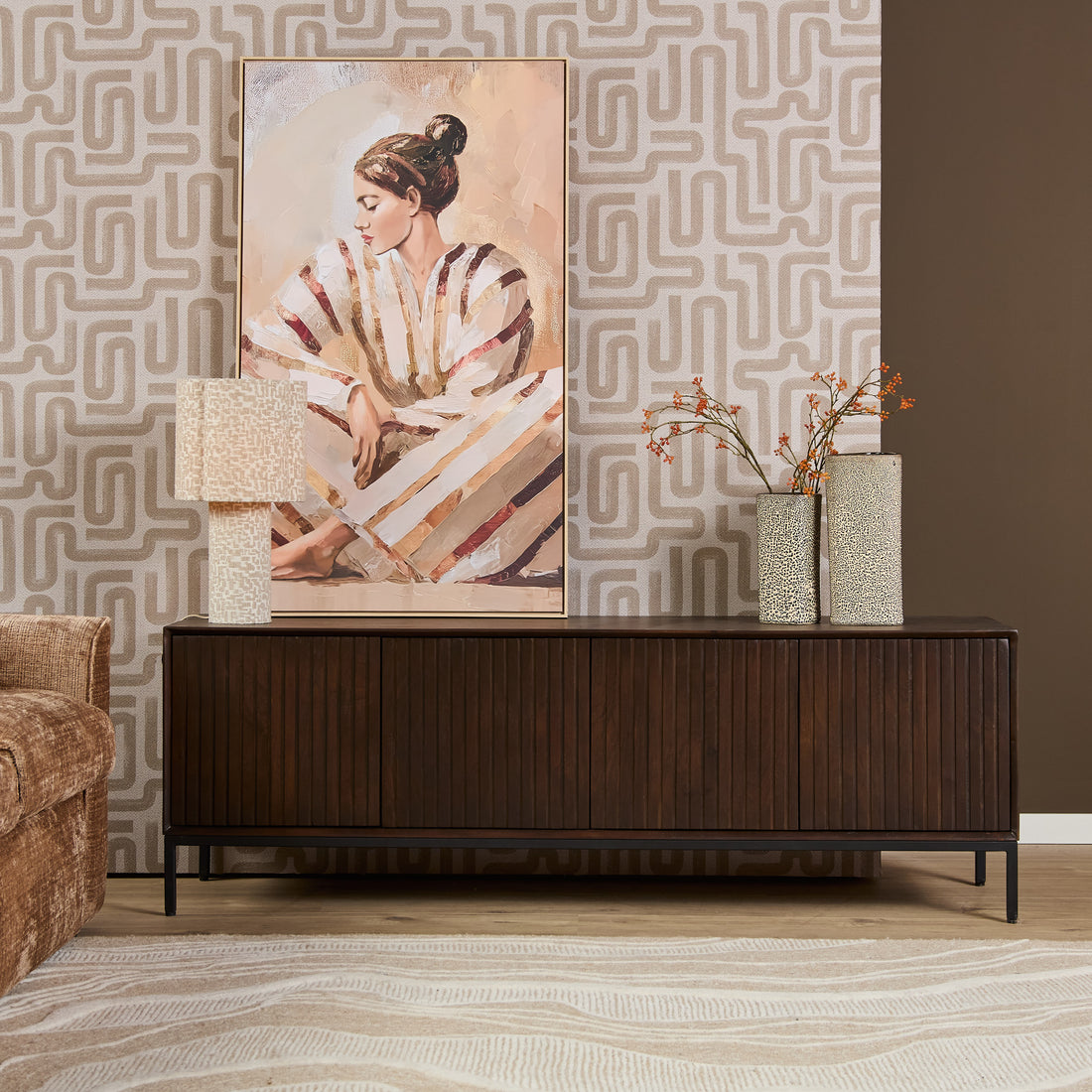 Tv Meubel Madison Mangohout Bruin 165cm van Starfurn, warme bruine finish met strak zwart metaal