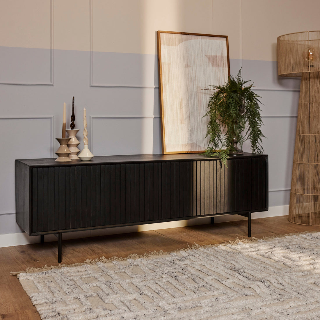 TV-meubel Madison Zwart van Starfurn in zwart gelakt mangohout, 165 cm breed, vooraanzicht