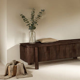 TV-meubel Salano chestnut 170cm in een woonkamer