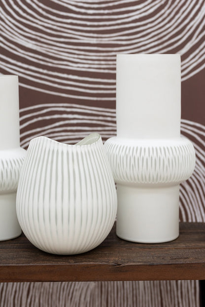 Vaas Streep Bal Glas Wit Large - Vaas - J-Line - livinglovely.nl