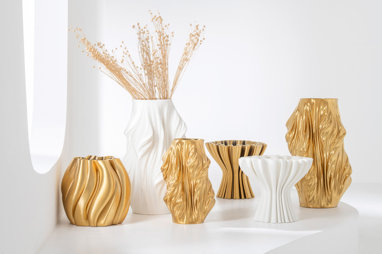 Vase 3D Printing Irregular Porcelain Gold Colored - - J-Line - livinglovely.nl
