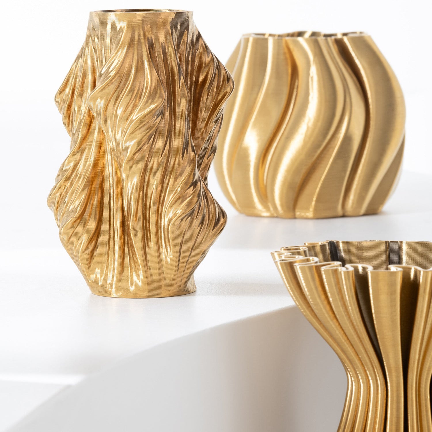Vase 3D Printing Irregular Porcelain Gold Colored - - J-Line - livinglovely.nl