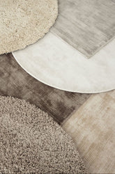 Vloerkleed Celeste van MUST Living, sfeerbeeld met kleden uit de Celeste en La Belle series