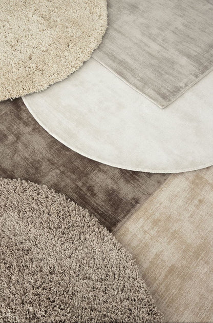 Vloerkleed Celeste van MUST Living, sfeerbeeld met kleden uit de Celeste en La Belle series