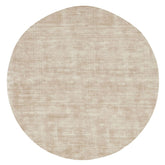 Vloerkleed La Belle Beige Rond 150cm van MUST Living in beige, 100% viscose, volledig in beeld op een neutrale achtergrond