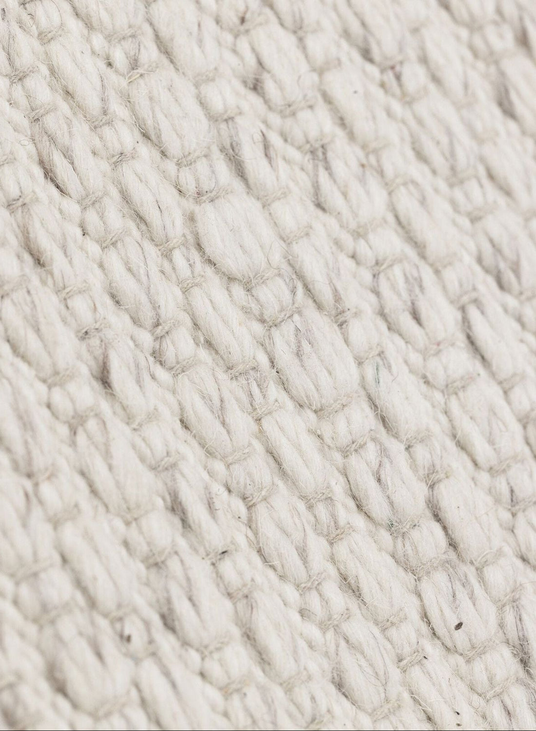 Extra aanzicht van Vloerkleed Nirvana Wol Polyester Ivoor 250x350cm van MUST Living op een lichte achtergrond