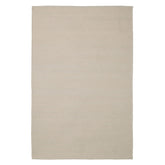 Close-up van de gemeleerde pool van het zandkleurige Noble vloerkleed van MUST Living